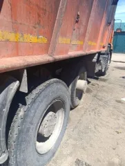 КАМАЗ 6520-43, 2015 грузовой самосвал, г/н Н846ЕУ75, цвет оранжевый, VIN: XTC652004F1331997, номер шасси (рамы): XTC652004F1331997, номер кузова (прицепа): КАБИНА2414670. ПТС отсутствует. Имеются повреждения, сколы по всему автомобилю, двигатель отсутствует. Назначение: грузовой самосвал. Марка…