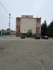 Нежилые здания, гараж и право аренды земли, 4813,4 кв.м, Удмуртия. Здания и право аренды земельного участка в Ижевске: нежилое здание, назначение: нежилое, 7-этажный (подземных этажей -1), общей площадью 4813,4 кв.м., инв. №38756, литер А, кадастровый (или условный) номер: 18:26:030034:5532, адрес…