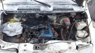 ГАЗ 2705, 2002. Автомобиль ГАЗ, модель: 2705, год изготовления: 2002 г.в., VIN: ХТН27050020242987, г.р.з. Т647УЕ47, вид собственности – совместная с супругом Арефьевым А.А. Автомобиль в неудовлетворительном состоянии, не находу, имеет сквозную коррозию металла по всему кузову, некомплектен…