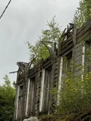 Бывший дом купца Курбатова (нач. XIX - 2-я пол. XIX вв.) ( объект культурного наследия федерального значения «Усадьба Курбатова, начало - 2 половина XIX вв.»), кадастровый номер 35:19:0103003:291, площадь 542,8 кв. м., назначение: нежилое, количество этажей - 2, в том числе подземных 1, инвентарный…
