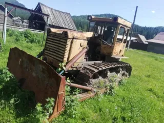 Погрузчик марки АТЛАНТ-850.1, гос. номер: 2079КУ24, год выпуска 2012, мощность двигателя 81 л.с. (59,57 кВт), заводской номер 046/808135297, номер двигателя 675040, номер КПП 415500, номер основного моста 71448, номер дополнительного моста 072211-02, цвет синий.