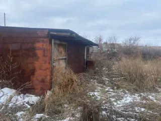 Земельный участок, кадастровый номер 64:03:080115:28, площадь 1011 кв.м., назначение для ведения личного подсобного хозяйства, адрес Саратовская область, Аткарский район, село Марфино, улица Подгорная, дом 17/1, размер доли 1/4. Рельеф преимущественно ровный. Здание жилое, кадастровый номер…