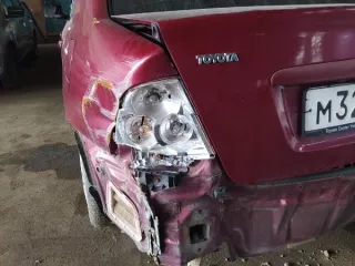 Toyota Corolla 2005 г.в., г/н М328ОВ96, VIN: JTDBZ20E200137575, цвет кузова: темно-красный, объем двигателя: 1598 см³, мощность: 80.880/110.0 л.с., тип: легковой седан. Автомобиль после ДТП. Повреждения на передней и задней части автомобиля. Коррозия по периметру кузова. Ключи в наличии, документов…