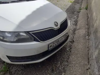 Skoda Rapid 2019, 110 л.с., 148271 км, АКПП, VIN XW8AC2NH4LK114778, цвет белый, ГРЗ М228ОТ126RUS. Имущество обременено залогом Банка ВТБ (ПАО).