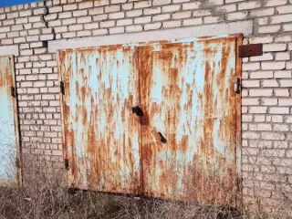 Земельный участок 29 кв.м и здание гаража 25.8 кв.м Волгоградская область Земельный участок с кадастровым номером 34:26:090401:49, площадью 29 кв.м., реестровый номер федерального имущества П11360004438 по адресу: Волгоградская область, Светлоярский район, у западной черты р.п. Светлый Яр в 30 м…