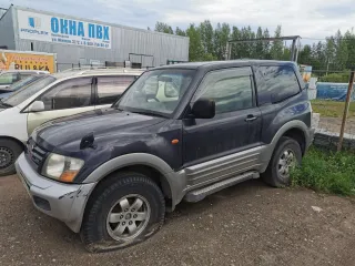 Mitsubishi Pajero 2001 года выпуска, категория B. Цвет: черный/серый. Мощность двигателя: 180 л.с. Номер двигателя: NN5067. Модель двигателя: 6G72. Номер кузова: V63W0100362. Рабочий объем двигателя: 2972 см³. ПТС: 25ТУ 778607. Разрешенная максимальная масса: 2115 кг. Масса без нагрузки: 1840 кг…