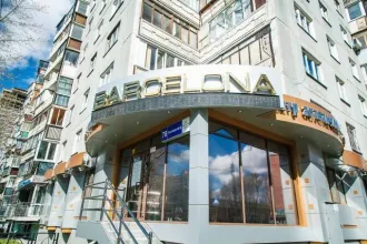 Помещение 122,5 кв.м и 1/2 доля коридора в Челябинске. Нежилое помещение, расположенное по адресу: Челябинская обл., г. Челябинск, Комсомольский пр-кт, д. 78, пом. 101, площадь: 122.5 кв.м., кадастровый номер: 74:36:0711001:1346. 1/2 доли в праве общей долевой собственности на нежилое помещение…