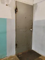 Комната 18,3 кв. м, Республика Башкортостан, адрес: Республика Башкортостан, г. Ишимбай, Геологическая ул., д. 42, кв. 66, комн. 4, 5 этаж, кадастровый номер 02:58:020253:608, ограничения и обременения: зарегистрированные в жилом помещении лица и/или право пользования жилым помещением у третьих лиц…