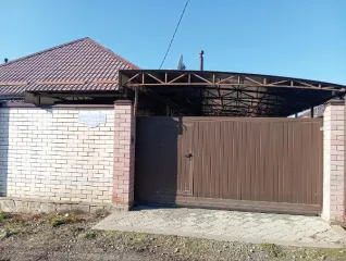 Нежилое здание 93 кв.м, г. Ставрополь нежилое здание "дом" общей площадью 93 кв. м с кадастровым номером 26:12:032201:1946, расположенное на земельном участке общей площадью 496 +/– 8 кв. м с кадастровым номером 26:12:012605:41, по адресу: г. Ставрополь, садоводческое товарищество "Спутник", 387