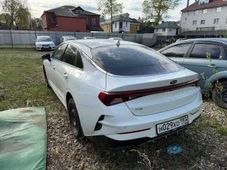 KIA K5, год выпуска 2021. Кузов № XWEG2414BM0001750, VIN: XWEG2414BM0001750. Находится в залоге.