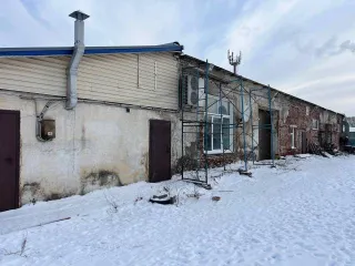 Здание 910 кв.м. и земельный участок 3999,5 кв.м., Кемерово - нежилое, 910 кв.м., кадастровый номер: 42:24:0101033:1163, Российская Федерация, Кемеровская область, г. Кемерово, пр. Кузнецкий, 137/6. земельный участок, 3999,51 кв.м.; Земли населенных пунктов, для размещения промышленных объектов под…