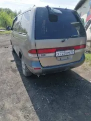 Nissan Largo 1993 года, госномер Х728ВМ55.