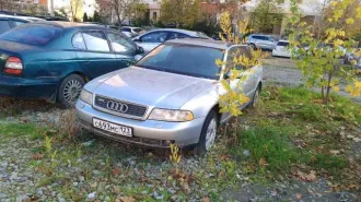 Audi A4 2001 года выпуска, серебристый цвет, VIN WAUKC68D91A153110.
