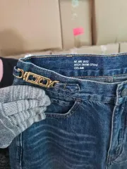 Годные остатки товаров легкой промышленности и плечиков. Имущество непригодно для использования по прямому назначению, реализуется в качестве годных остатков, признано не соответствующим требованиям документов по стандартизации.