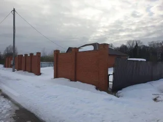 Дом 128,1 кв.м и земельный участок 1500 кв.м в Московской обл., с кадастровым номером: 50:25:0100107:222, расположенный на земельном участке, площадью: 1 500 кв.м, с кадастровым номером: 50:25:0100107:120; адрес: Российская Федерация, Московская область, Шатурский, с.п. Дмитровское, д. 32.