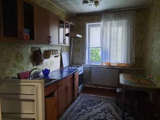 Земельный участок с кадастровым номером 64:13:001705:25 с расположенным на нем жилым зданием с кадастровым номером 64:13:001705:158, расположенный по адресу: Саратовская область, р н Ершовский, г Ершов, ул. Астраханская, д 77/1. Вид права общая долевая собственность, доля в праве:1/4