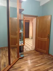 Трехкомнатная квартира общей площадью 65,5 кв. м., адрес: Калининградская обл., г. Калининград, пр-кт Мира, д. 136, кв. 23; кадастровый номер 39:15:141309:2024, этаж: 3. Обозначение местонахождения недвижимости, указанное на карте, сформировано системой ЭТП при формировании извещения о проведении…