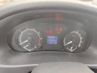 Lada Priora 2014, 97,9 лс, 155000 км. ТС не на ходу, требуется замена передних стоек полностью с опорными подшипниками, аккумулятора, переднюю правую стойку со стороны пассажира нужно вырезать и варить, замена стакана, генератор то не даёт зарядку, все жидкости под замену, двигатель троит.