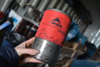 Товары народного потребления различного предназначения в ассортименте. 1.запасные детали для двигателя Yamaha, роутеры, серверная стойка, компьютер, якорь, микроскопы, доска для серфинга, фонари, насос воздушный ножной, теплозащитные средства и прочее, общим количеством  416 штук и 1 упаковка…
