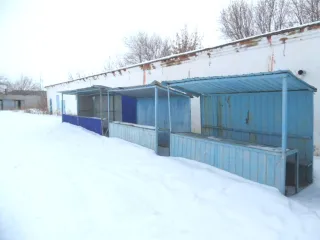 Торговые прилавки 44 штуки, киоски открытые 11 штук. Ознакомление с имуществом осуществляется по заявке по тел. 89048159915 или эл. адресу: chesaserg@mail.ru.
