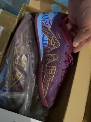 Обувь без маркировки (кроссовки) "Nike" – 2 шт.; Обувь без маркировки (туфли) "Aidini" – 24 шт. Обувь без маркировки (кроссовки) "Nike" – 2 шт.; Обувь без маркировки (туфли) "Aidini" – 24 шт. Имущество реализуется в качестве годных остатков, признано не соответствующим требованиям документов по…