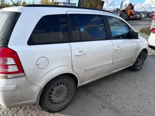 Opel Zafira, 2012, универсал, госномер К351ХМ86, белый, VIN: XWF0AHM75C0005689, ПТС 39 НН 623154, СТС 86 57 №703196. Не работает кондиционер, скол на заднем бампере и багажнике, сломан крепеж на правой передней фаре, требуется замена зеркала.