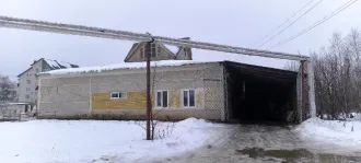 Земельный участок площадью 638 кв.м и нежилое здание площадью 311.4 кв.м, расположенные по адресу: РМЭ, Медведевский район, пгт. Краснооктябрьский, ул. Фабричная, д.3а. Кадастровый номер земельного участка: 12:04:0570107:53.