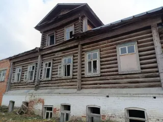 Административное здание ремесленного училища 479,4 кв.м Республика Татарстан нежилое здание, являющееся ОКН республиканского значения, расположенное по адресу: Республика Татарстан, Елабужский муниципальный район, г. Елабуга, ул. Московская, д. 197 Нежилое здание («Административное здание…