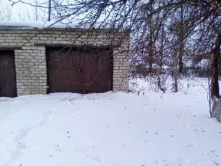 Земельный участок площадью 25 кв.м с кадастровым номером 40:01:180202:34 с расположенным на нем объектом недвижимого имущества — гаражный бокс с кадастровым номером 40:01:180202:647, по адресу: Местоположение установлено относительно ориентира, расположенного в границах участка. Почтовый адрес…
