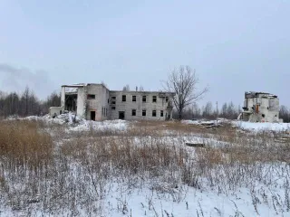 Земельный участок 2061 кв.м и здания в Амурской области, г. Тында: административно-бытовой корпус общей площадью 386,9 кв. м, кадастровый номер 28:06:012001:202; цех крупных узлов общей площадью 1 233,5 кв. м, кадастровый номер 28:06:012001:199; цех вентиляции общей площадью 1 155,1 кв. м…