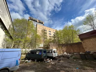 Недвижимое и движимое имущество - здание, назначение: нежилое (гостиница), кад номер: 50:60:0020103:58; здание, назначение: нежилое (проходная), кад номер: 50:60:0020103:55; помещение, назначение: нежилое (теплица), кад номер: 50:60:0020103:92; сооружение, назначение: нежилое (благоустройство с…