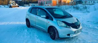 Honda Fit, 2008 года, 100 лс, 241000 км, АКПП. Автомобиль Honda Fit, 2008 г.в., гос.рег.знак С438НУ138, модель, номер двигателя: L13А, 4112636, мощность (кВт/л.с.): 74.0/100.0, рабочий объём двигателя (см3): 1339, номер кузова: GE61101583, цвет кузова: серый.