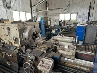 Токарный станок 1A83.