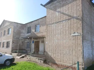 Общежитие 566.3 кв.м и земельный участок 1242 кв.м, Оренбургская область. Назначение: нежилое здание, количество этажей – 2, Литер Е, кадастровый номер 56:20:1201048:134, общая площадь 566,3 кв.м. Земельный участок, кадастровый номер 56:20:1201045:690, площадью 1242 кв.м., категория земель: земли…