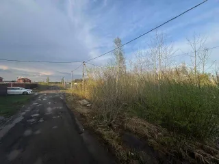 Земельный участок, площадь 885+/-10 м2, кадастровый номер 50:16:0203022:51, адрес: Россия, Московская область, р-н Ногинский, у д. Следово, у д. Следово. Залог в пользу ПАО Сбербанк.