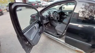 Peugeot 107, 2007 года, 68 лс, 274236 км. Автомобиль PEUGEOT 107, 2007 года выпуска, VIN - VF3PNCFAC88172290, цвет: черный, рег. знак: Е693АМ164. Учтено техническое состояние: коррозийные повреждения порогов. Имеются потертости, вмятины, сколы лакокрасочного покрытия. Требуется химчистка салона.