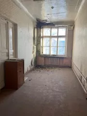 Нежилое помещение позиции на плане 2-18, 20, 21, общей площадью 749,6 кв.м., этаж: 2, кадастровый № 74:25:0302008:782. Адрес: Россия, Челябинская обл., г. Златоуст, ул. Кусинское шоссе, дом 1Б.
