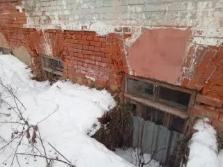 Нежилое здание 1319 кв.м и земельный участок 2173 кв.м. Расположены по адресу: Российская Федерация, Московская область, городской округ Чехов, поселок Мещерское, улица Дубравная, строение 15м. Назначение здания: нежилое, площадь – 1319 кв. м, количество этажей: 3, в том числе подземных 1…