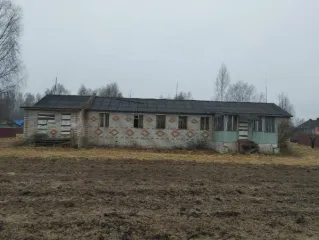 Нежилое здание 179,4 м² и участок 1802 м², Мышкинский район, Ярославская область. Здание по адресу: Ярославская область, Мышкинский район, село Флоровское, улица Цветочная, дом 4, с кадастровым № 76:07:101701:72, назначение: нежилое, количество этажей, в том числе подземных этажей: 1, в том числе…