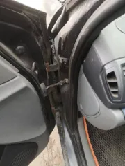 Renault Symbol 2007, модель Renault Symbol 4EX1493. Год выпуска 2007, VIN VF1LB03C538134201. Цвет кузова темно-серый. Номер двигателя K7JA700 RJ53080. Рабочий объем 1390 см³, мощность 75 л.с. (55 кВт), экологический класс второй, тип транспортного средства легковой. Состояние: царапины и вмятины по…