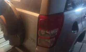 автомобиль марки SUZUKI GRАND VITАRА, 2008 года выпуска, VIN JSАJTD54V00311385, цвет серебристый, КПП автомат  1. Автомобиль требует ремонта. Заклинил двигатель 2. Нет колёс, капота, аккумулятора, крышка бака сломана, нет чехла на запаску 3. Несколько трещин на лобовом стекле. 4. Царапины на…