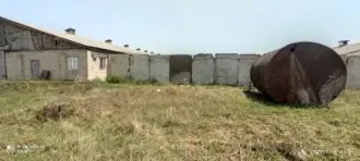 Нежилое здание - птицефабрика, лит. А, общей площадью 1242,3 кв.м, кадастровый номер 06:01:0900001:1635; Нежилое здание - птичник, лит. Г1, общей площадью 1224,6 кв.м, кадастровый номер 06:01:0900001:1889; Земельный участок. Категория земель: Земли населённых пунктов, виды разрешенного…