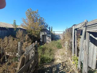 Дома 113,4 м² и участок 885 м², Саратовская область. Жилой дом, площадью: 113,4 кв.м., с кадастровым номером: 64:22:141516:28, расположенный на земельном участке, площадью: 885 кв.м., с кадастровым номером: 64:22:141516:6. Адрес: Российская Федерация, Саратовская область, Новоузенский, г…