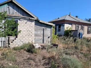 1/3 доли дома и земли, 51 кв.м., Волгоградская обл., х. Алешкин 1/3 доля дома и 1/3 доля земельного участка в Волгоградской обл. еще 1/3 доля дома и 1/3 доля земельного участка в Волгоградской обл. еще 1/3 доля в праве на жилое здание, площадь: 51кв.м., кадастровый номер: 34:33:100001:301, и 1/3…