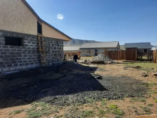 Земельный участок и дом в с. Сесерлиг, Республика Тыва. Земельный участок: Республика Тыва, Пий-Хемский район, с. Сесерлиг, местечко "ДагБаары" (17:08:1503003:3832); жилой дом: Республика Тыва, Пий-Хемский район, с. Сесерлиг, местечко "Даг-Баары" (17:08:1503003:7564). На имущество зарегистрировано…