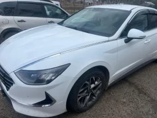 Hyundai Sonata 2020, седан, госномер Х591УМ12, VIN XWEL3416BM0002682, белый цвет. Разбиты крышка багажника и задний бампер. Находится по адресу: РМЭ, г. Йошкар-Ола, ул. Эшкинина, д. 6а. Объем двигателя 1999 см³, мощность 110 кВт (149,6 л.с.), год выпуска 2020. Автомобиль обременен залогом в пользу…
