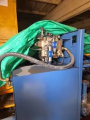 Азотная установка GN20/20; 
Воздушный компрессор F1107554/S0014746; 
Гидравлический пресс, модель Y32-400 Т производства Jiangsu PLSON Machine Tool Co.; 
Пушка электронно-лучевая для вакумной сварочной установки Этап 181165.12.15.1