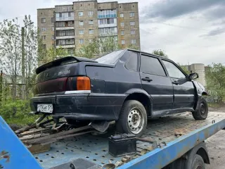 ВАЗ-21150 2006 года, графитовый металлик. Госномер Т276МЕ51. VIN: XTA21150064192479. Мощность 77 л.с. Ключ в наличии. ПТС и СТС отсутствуют. Дефекты: отсутствует передний бампер и передние световые приборы. Вмятины на крышке капота и переднем левом крыле. Глубокая коррозия металла в области…