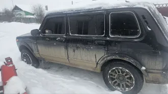 Lada 213100, 2016 год выпуска, VIN XTA213100G0179264, авто в залоге у ООО МКК "Каранга". Техническое состояние: 2016 год, 4 хозяина. Нет аккумулятора, все провода на него выведены, нужно сделать клеммы. Масло везде новое, вкруг проклеена виброй, мотор работает, коробка и раздатка в идеале. Передняя…