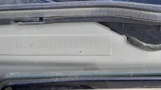 Infiniti FX35 2004 года выпуска, легковой универсал. Цвет золотистый. Государственный номер О118СА27. VIN: JNRAS08W45X200272, номер двигателя 294761В. Объем двигателя 3498 куб. см, мощность 280 л.с., коробка передач АКПП, привод передний, экологический класс 2. Снижение цены на 15%.